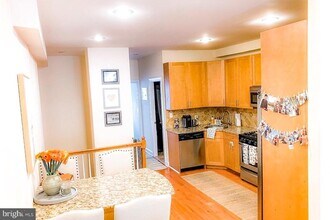 2339 Catharine St-Unit -1 in Philadelphia, PA - Building Photo - Building Photo