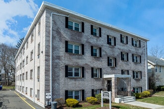 Holiday Manor in West Haven, CT - Foto de edificio - Primary Photo