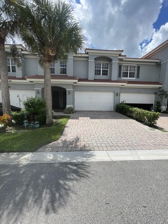 2186 SW Cape Cod Dr in Port St. Lucie, FL - Building Photo