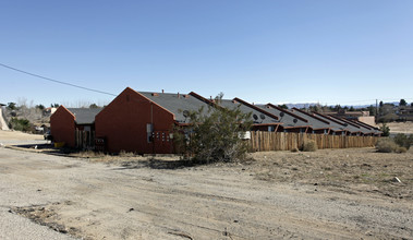 19018 Hwy 18 in Apple Valley, CA - Building Photo - Building Photo