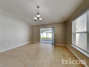 333 Milford St in Davenport, FL - Foto de edificio - Building Photo