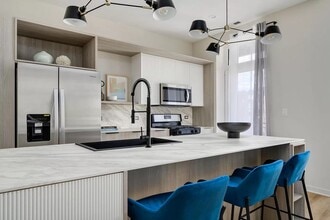 4177 W Belmont Ave, Unit 2 in Chicago, IL - Building Photo - Building Photo