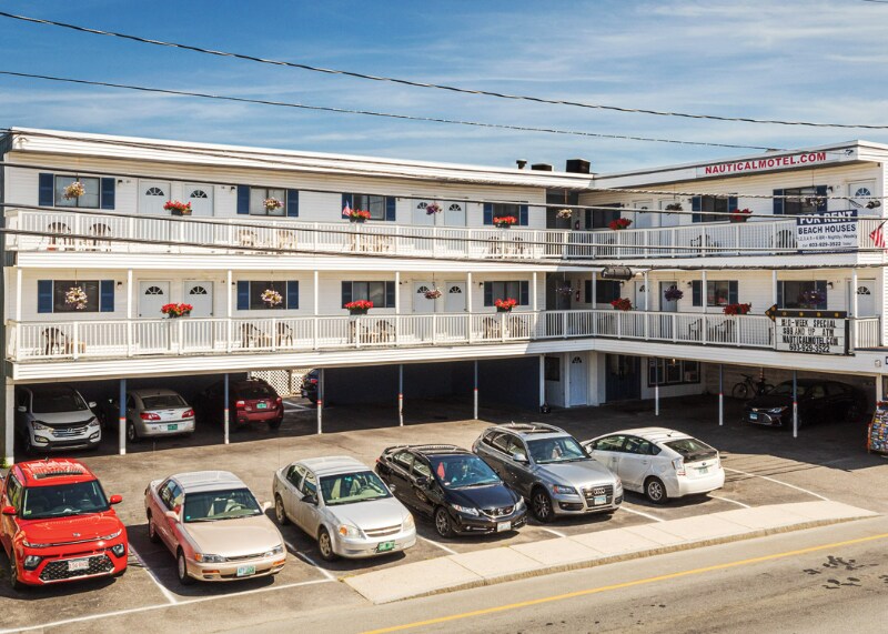 147 Ashworth Ave in Hampton, NH - Foto de edificio