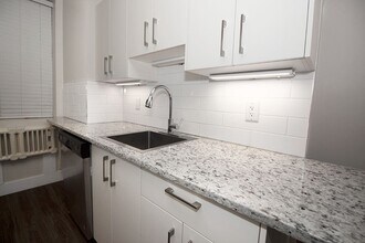 834 Grosvenor Luxury Apartment in Winnipeg, MB - Building Photo - Building Photo