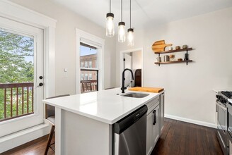 70 Lexington St-Unit -2 in Boston, MA - Foto de edificio - Building Photo