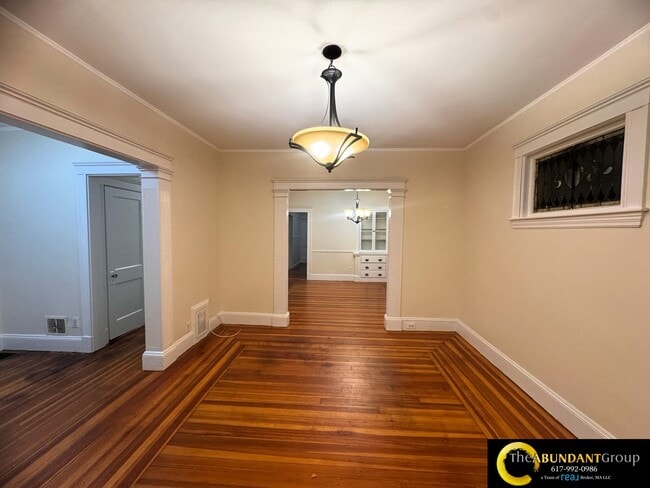 11 Fairfield St, Unit #1 in Watertown, MA - Foto de edificio - Building Photo