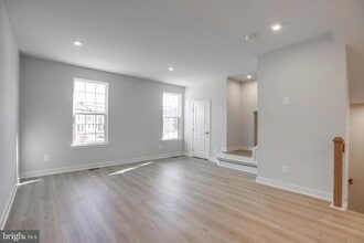 4504 Dandelion Lp in Chantilly, VA - Building Photo - Building Photo