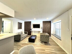 7028 Jetty Ln in Houston, TX - Building Photo - Building Photo