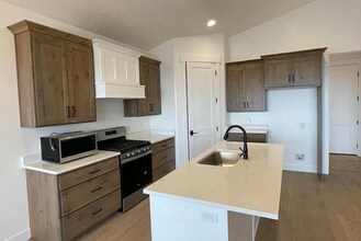 2845 N 800 W in Layton, UT - Building Photo - Building Photo