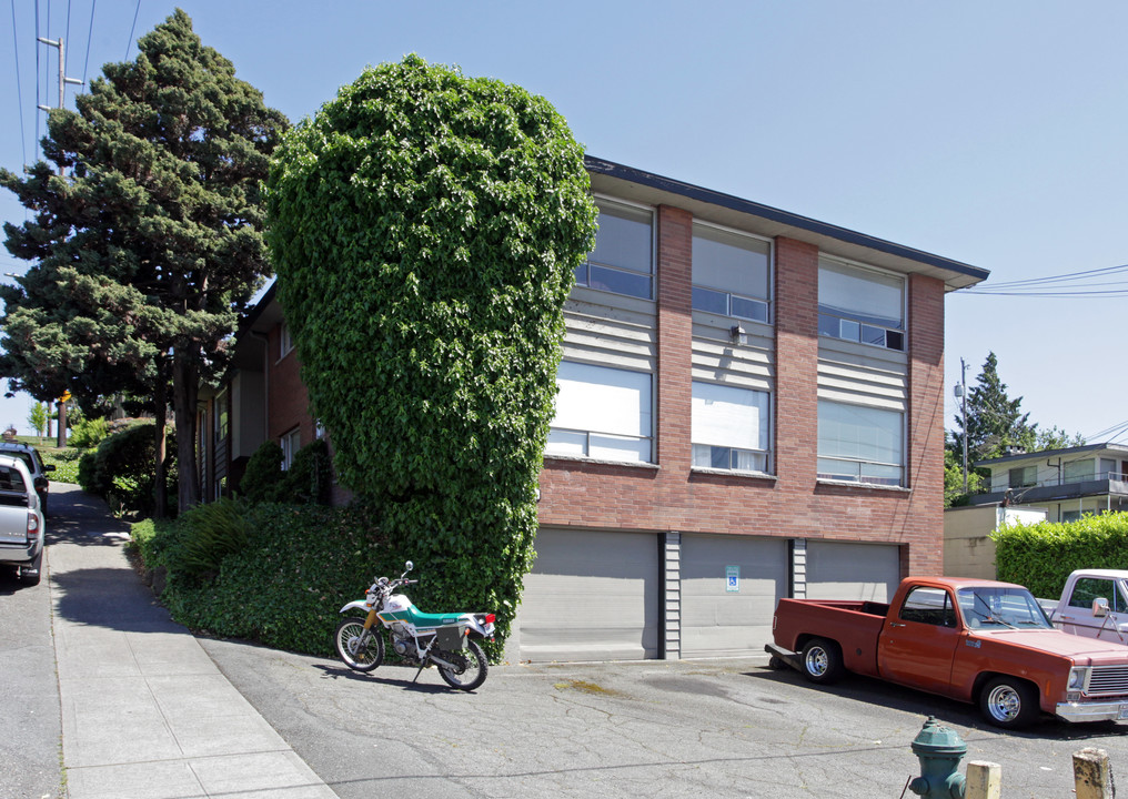 9258 Greenwood Ave N in Seattle, WA - Building Photo