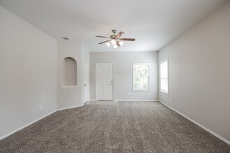 511 Topsail Way in Crosby, TX - Building Photo - Building Photo