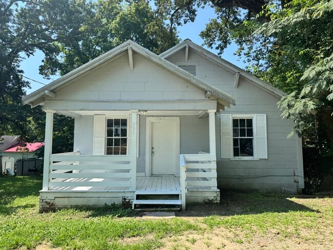 property at 1005 D St