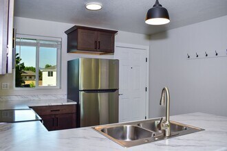 1995 Sky Park Dr in Medford, OR - Building Photo - Building Photo