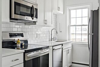 377 Bunker Hill St in Boston, MA - Foto de edificio - Building Photo