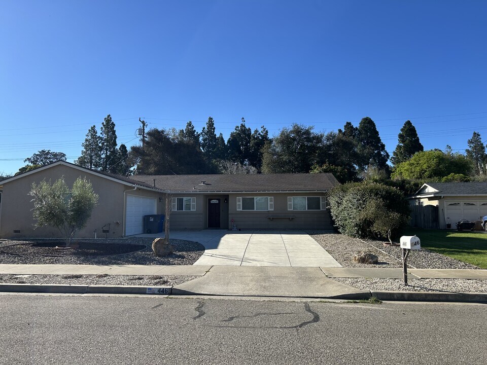 446 St Marys Ct in Santa Maria, CA - Building Photo