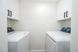 5532 Beverly Hill St in Houston, TX - Building Photo - Building Photo