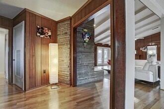 8002 Glen Valley Dr in Houston, TX - Building Photo - Building Photo