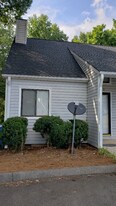 556 Brookside Ct in Kernersville, NC - Building Photo