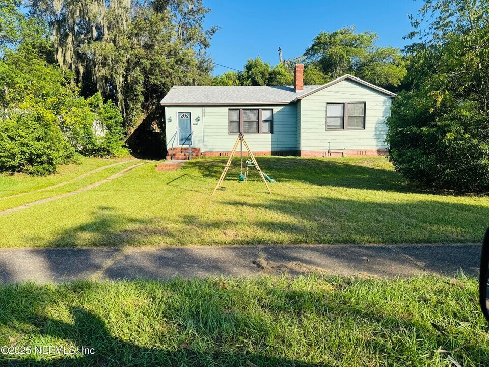 8041 Oakwood St in Jacksonville, FL - Building Photo