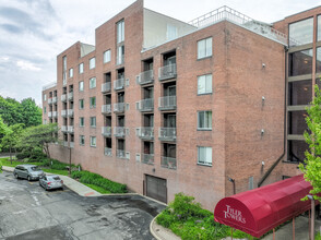 Tyler Towers in Elgin, IL - Foto de edificio - Building Photo