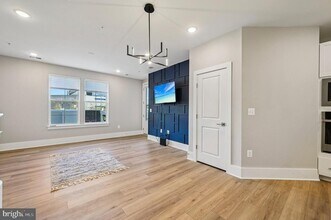 2506 W Peninsula Dr in Baltimore, MD - Building Photo - Building Photo