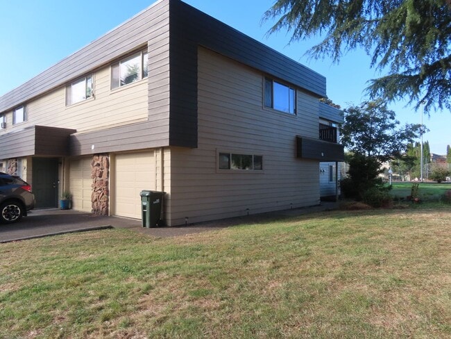 property at 2727 Gateway St
