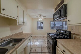 1711 Coronado Ave in Long Beach, CA - Building Photo - Building Photo