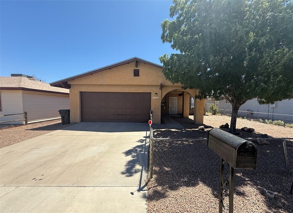 3736 N Roosevelt St in Kingman, AZ - Foto de edificio