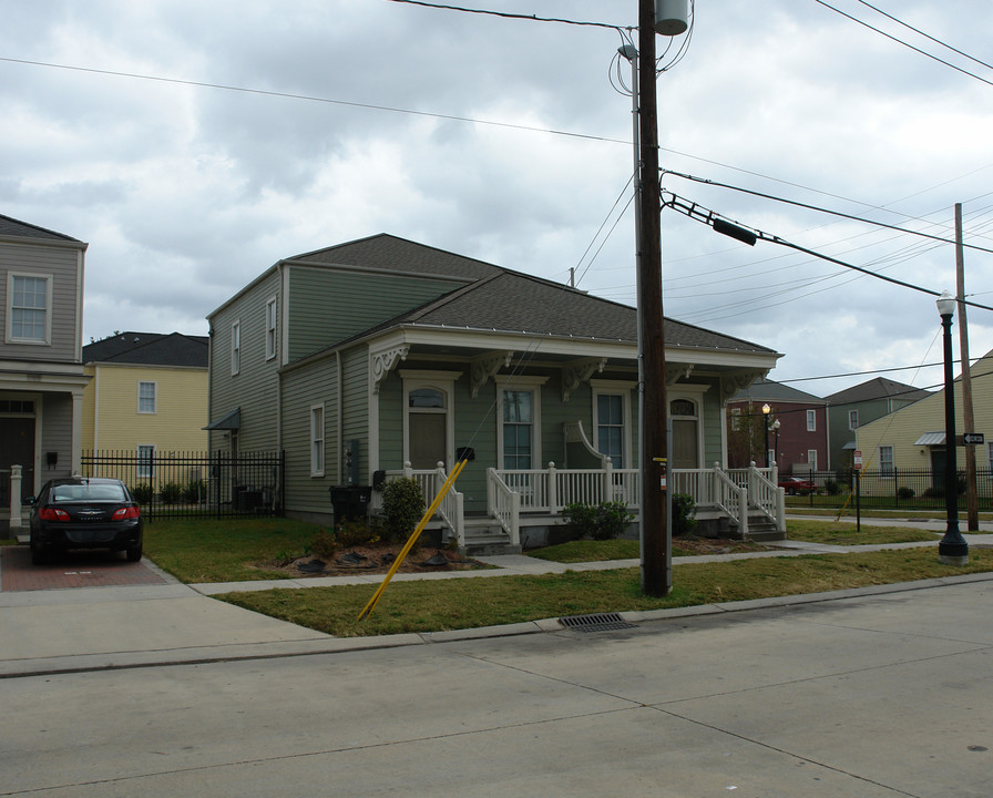 801 Josephine Dr in New Orleans, LA - Building Photo