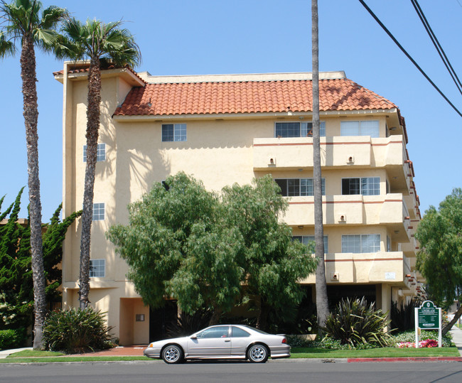 12035 Louise Ave in Los Angeles, CA - Building Photo - Building Photo