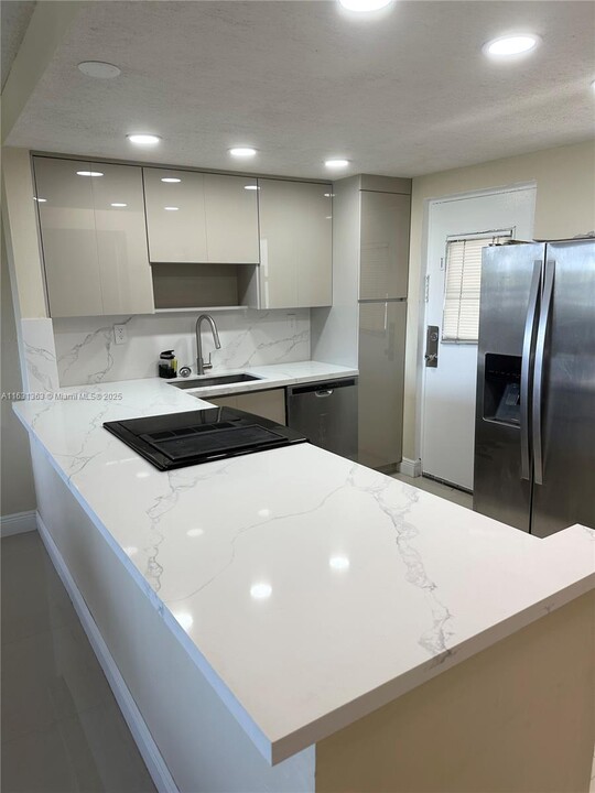 4141 Nautilus Dr in Miami Beach, FL - Building Photo