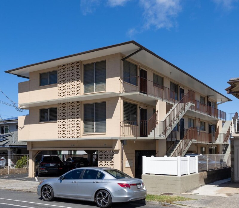 722 University Ave in Honolulu, HI - Building Photo