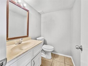 2404 Dalgreen Dr in Plano, TX - Building Photo - Building Photo