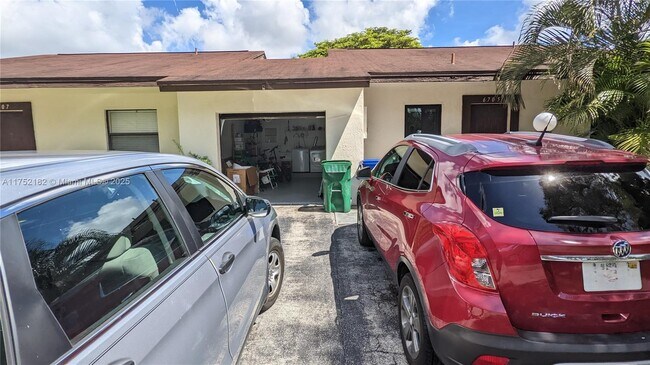 6705 S Parkway Dr in Margate, FL - Building Photo - Building Photo
