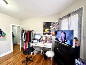 94 E Cottage St, Unit 2 in Boston, MA - Foto de edificio - Building Photo