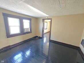 202 E Taylor St in Shelbyville, IN - Building Photo - Building Photo