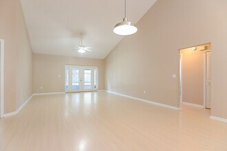 28434 Meadowrush Way in Zephyrhills, FL - Foto de edificio - Building Photo