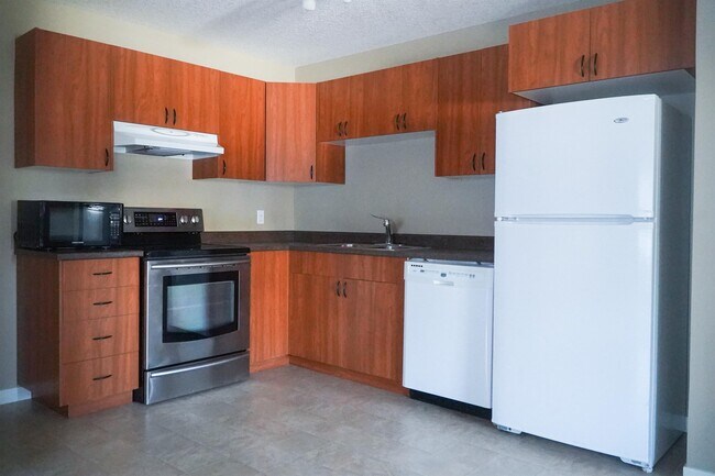 5051 James Hill Rd in Regina, SK - Building Photo - Building Photo