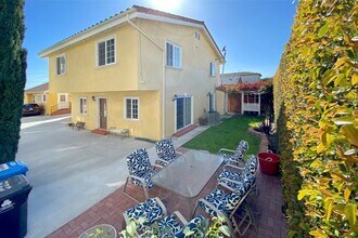 632 W 11th St in Los Angeles, CA - Building Photo - Building Photo