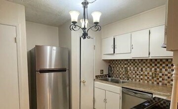 7560 Taylor Rd in Riverdale, GA - Building Photo - Building Photo