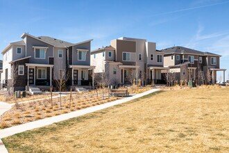 Urban Collection at The Aurora Highlands in Aurora, CO - Foto de edificio - Building Photo