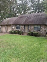 7901 Parkwood Dr in Little Rock, AR - Building Photo