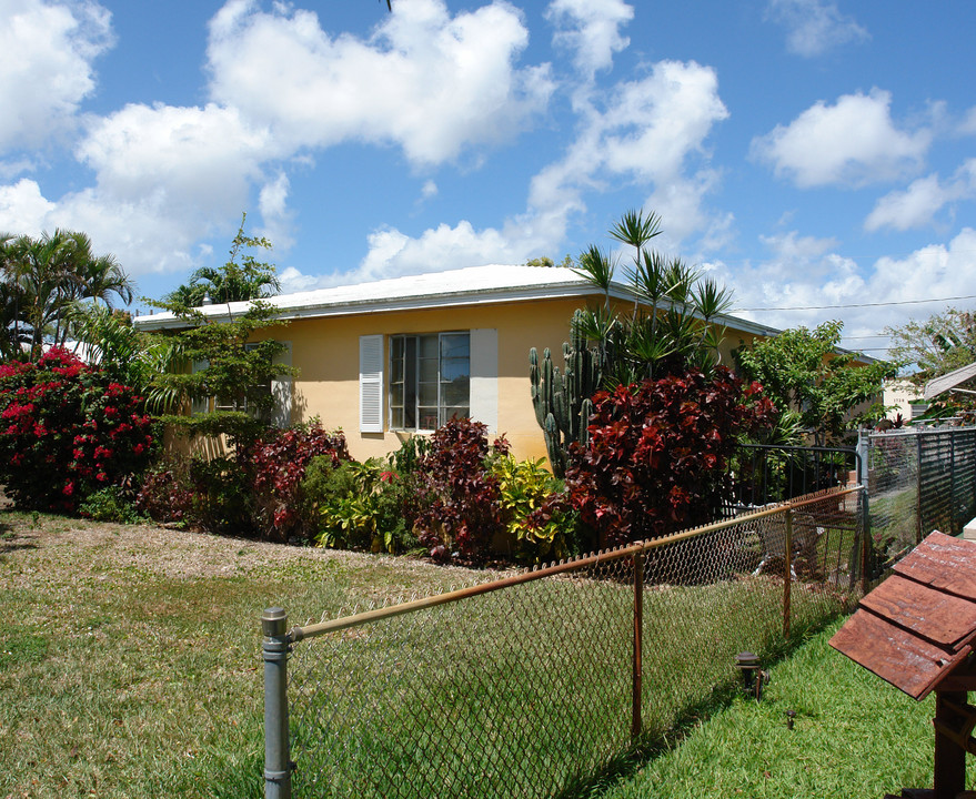 1735 Wiley St in Hollywood, FL - Foto de edificio