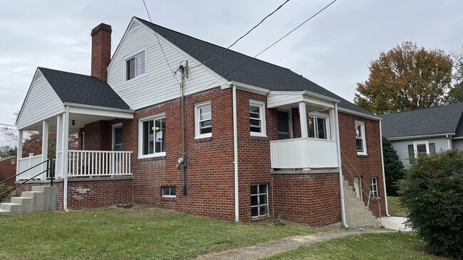 430 W D St in Elizabethton, TN - Foto de edificio - Building Photo