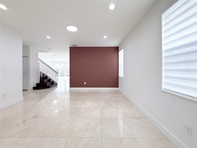 10423 NW 70th Ln in Doral, FL - Building Photo - Building Photo