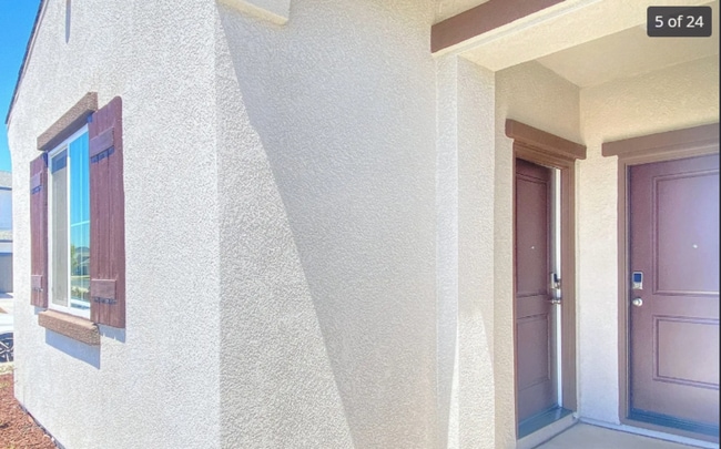 917 Somerset Way in Patterson, CA - Building Photo - Building Photo