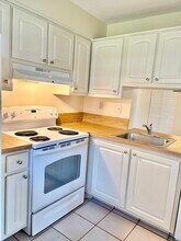 2717 S Oakland Forest Dr, Unit 104 in Oakland Park, FL - Foto de edificio - Building Photo