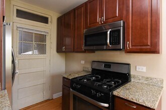 2105 W Ainslie St in Chicago, IL - Building Photo - Building Photo