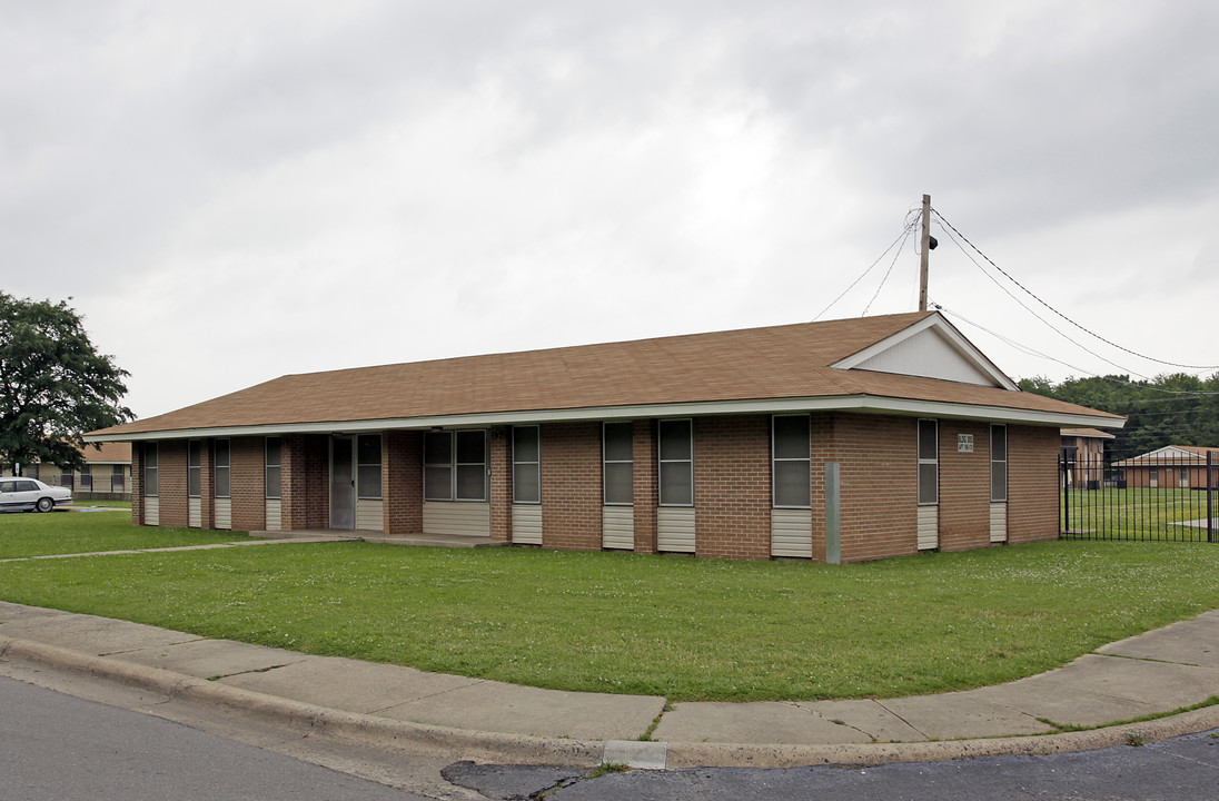 1700 N Vine St in North Little Rock, AR - Building Photo