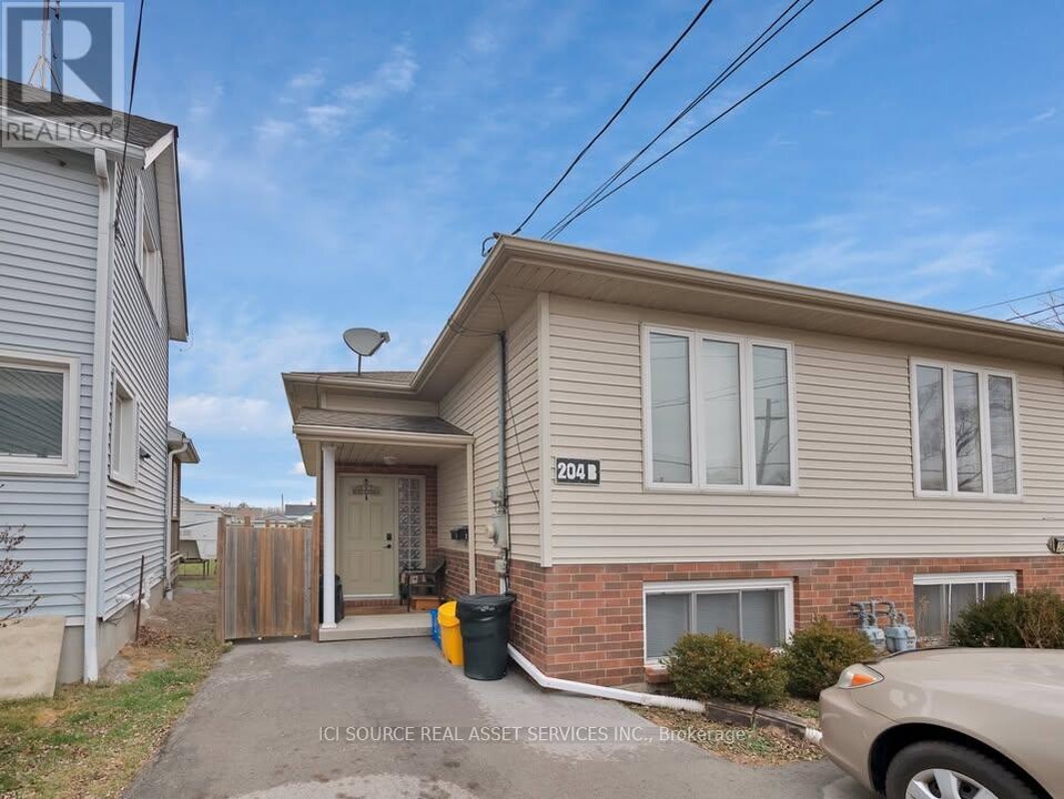 204 B-204B Oakdale Ave in St Catharines, ON - Building Photo